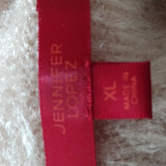 Beautiful top - Picture 3 of 3